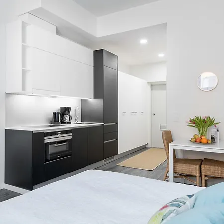 Easyhomes Iso Roobertinkatu 1 *