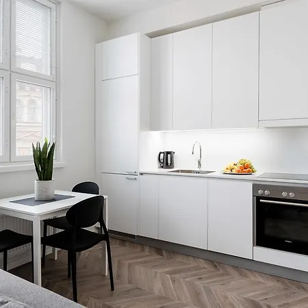 Easyhomes Iso Roobertinkatu 1